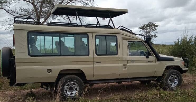 4x4 Land Cruiser Safari Vehicle